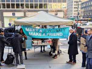 تحارب النافذة المنبثقة "تعرّف على يهودي" وباءين: فيروسات التاجية ومعاداة السامية