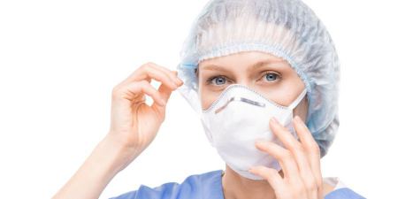 المحافظ يعلن عن إجراءات جديدة لزيادة إمدادات الدولة من معدات الحماية الشخصية