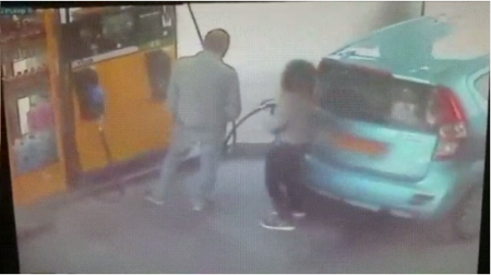 عندما كنت لا تعطي سيدة سيجارة