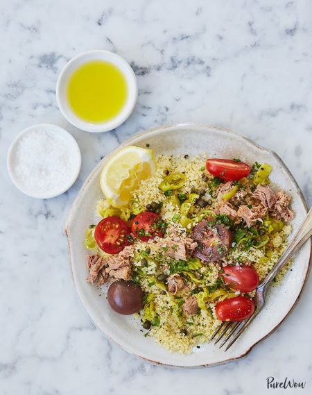 كسكس البحر الأبيض المتوسط ​​لمدة 15 دقيقة مع التونة والبيبرونسيني