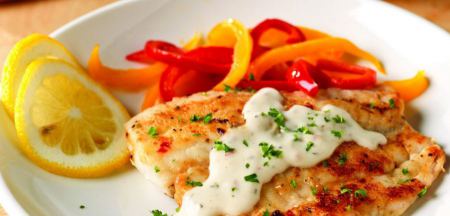 سمك مقلي مع صلصة الليمون الكريمية لشخصين