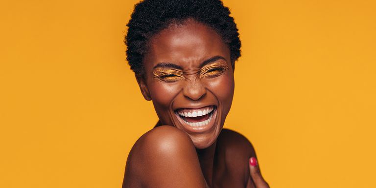 أفضل 10 ظلال للون البشرة الداكنة