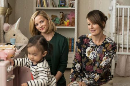 لماذا يحتاج الجميع إلى مشاهدة مشهد "الحرائق الصغيرة في كل مكان" مع آبائهم