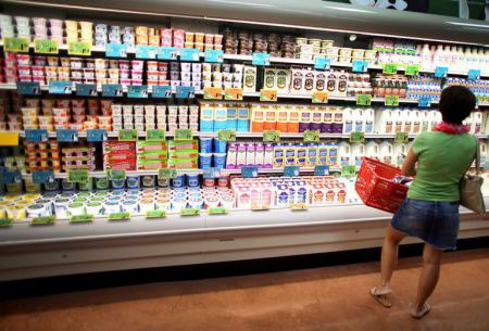 يقوم التاجر جو بتبديل العلامات مثل "التاجر مينغ" بعد التماس يصفهم بالعنصرية وانتشر الفيروس.