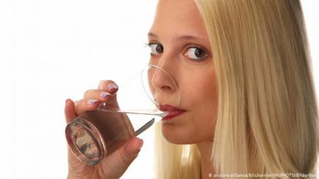 المشروبات سوف تمنح بشرتك نضارة وحيوية