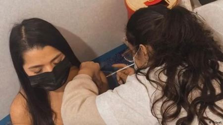 خبير يحذر من ضعف فعالية لقاح بيونتيك