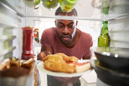 لماذا تشعر بالجوع ليلا؟