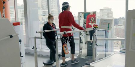 "هذا حقيقي": أول مريض COVID-19 يتلقى عملية زرع رئة مزدوجة يتحدث