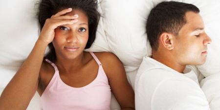 ليس من المستغرب أن بعض النساء يفقدن الاهتمام في الجنس سنة في العلاقة
