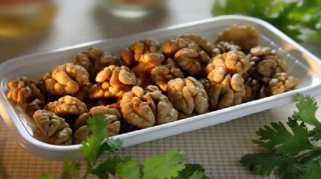 تكسير فوائد الصحة والجمال من الجوز