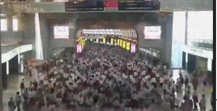 هذا هو ما ساعة الذروة في طوكيو مترو الانفاق