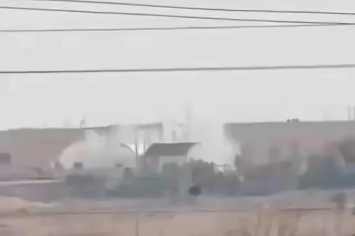 [ZH] 视频中：伊拉克卡伊姆市人民动员部队总部遭到空袭