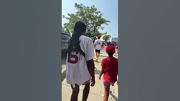 [EN] Walking into Red Sox game