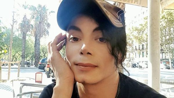 Pictures: Michael Jackson 's mesmerizing networking sites again