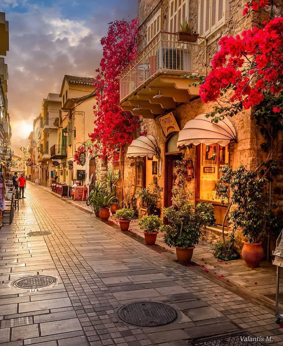 Location: #nafplio Artist: @minogiannisvalantis Comply with: @perfect_chania Chosen by @mpapadomanolakis #discover_europe_ #Europe #travel_hubs #perfect_chania #perfect_worldplaces…