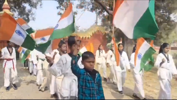 Republic Day 2026: Grand Tricolor Padyatra Held In Darbhanga With 501 Feet Long Flag, Tableau Of Bharat Mata - Bihar News