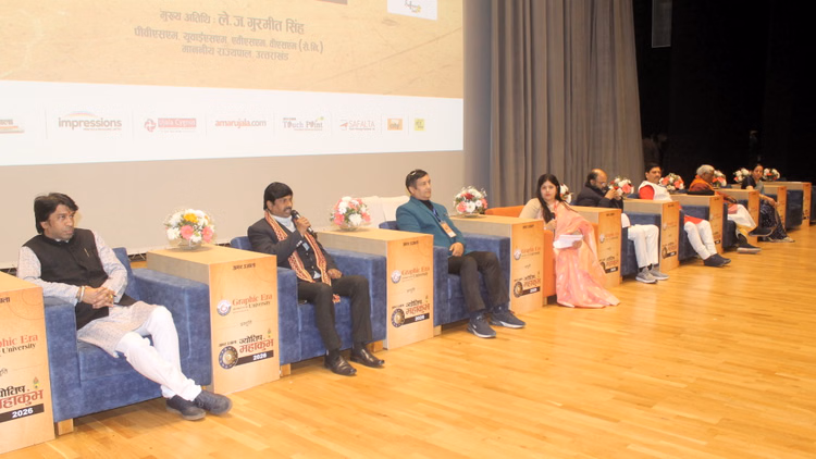 Palmistry:ज्योतिषाचार्यों ने बताए हाथों की लकीरों के राज, जुड़वा बच्चों समेत कई सवालों पर हुआ मंथन - Amar Ujala Jyotish Mahakumbh In Dehradun 2026 Special Session Held On Palmistry Science
