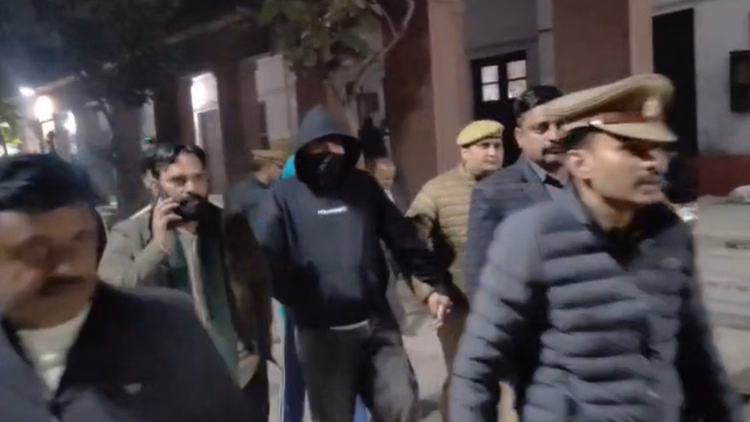 Meerut:‘कच्चा बादाम’ फेम अंजली अरोड़ा के बॉयफ्रेंड गिरफ्तार, फर्जी सांसद पास लगाकर घूम रहा था, भेजा जेल - Meerut: Anjali Arora’s Boyfriend Arrested In Meerut For Using Fake Mp Pass On Car