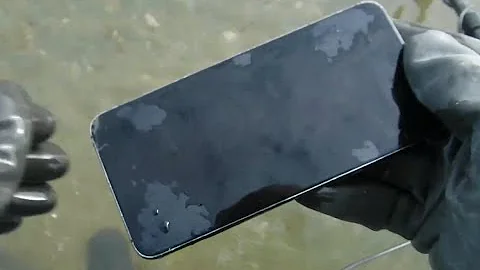 هاتفان محمولان، رصاص، ملابس، والمزيد