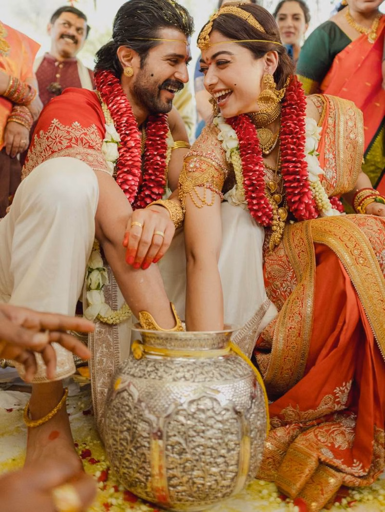 à¤à¥à¤¡à¤¼à¥ à¤ªà¤° à¤¸à¤µà¤¾à¤° à¤¹à¥à¤à¤° à¤°à¤¶à¥à¤®à¤¿à¤à¤¾ à¤à¥ à¤²à¥à¤¨à¥ à¤ªà¤¹à¥à¤à¤à¥ à¤µà¤¿à¤à¤¯; à¤¦à¥à¤²à¥à¤¹à¥ à¤°à¤¾à¤à¤¾ à¤¬à¤¨ à¤à¥à¤¬ à¤à¤à¤à¥