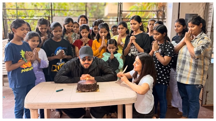 अली गोनी ने बच्चों संग मनाया जन्मदिन, गर्लफ्रेंड जैस्मिन भसीन भी दिखीं साथ; लिखा- 'भैया फिर से कब मिलने...' - Aly Goni Celebrates His Birthday With Kids And Rumored Gilfriend Jasmin Bhasin See Lovely Post