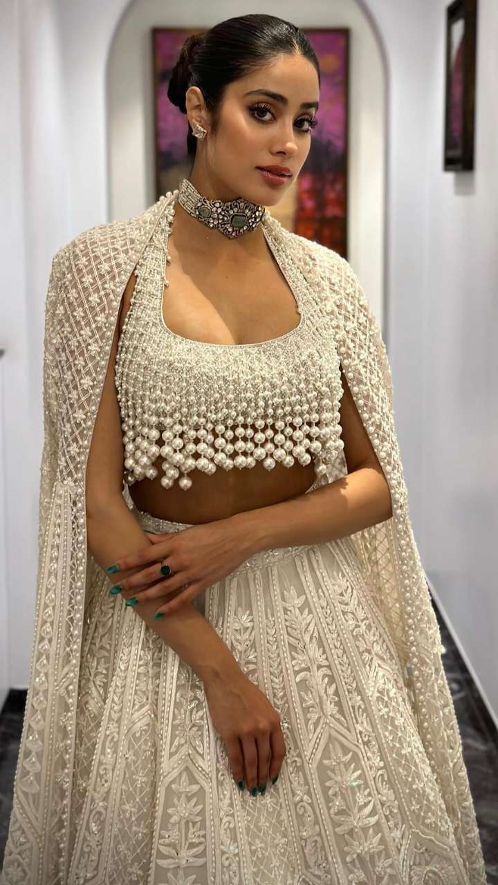 Relatives will appeal to Janhvi’s Lehenga by saying ‘Lady SuperStar’