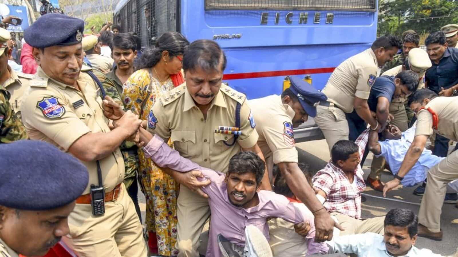 KANCHA GACHIBOWLI ROW: Telangana HC is directing the state government to stop working on 400 acre land package until April 3 amid protests | Today news