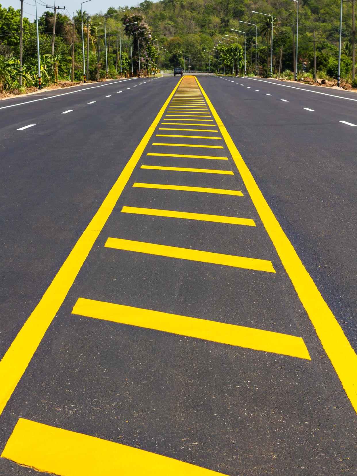 Why yellow line on roads, subway platforms?