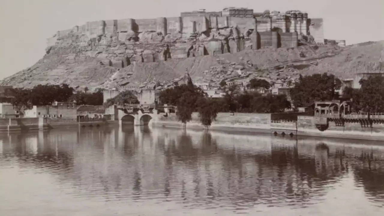 Look at the 100 -year -old world of Mewar, Marwar and Shekhawati in a 3 -minute black and white documentary, you will also say what the matter is