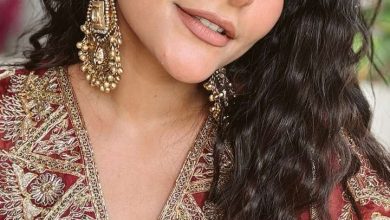 Create outfits on ladies’ day try critic’s make -up -look