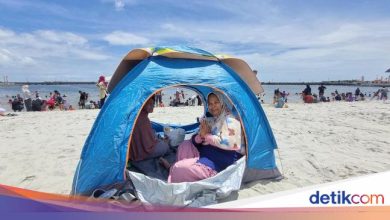 The unique tricks of the residents ‘camping’ on Ancol Beach so that they do not get hot