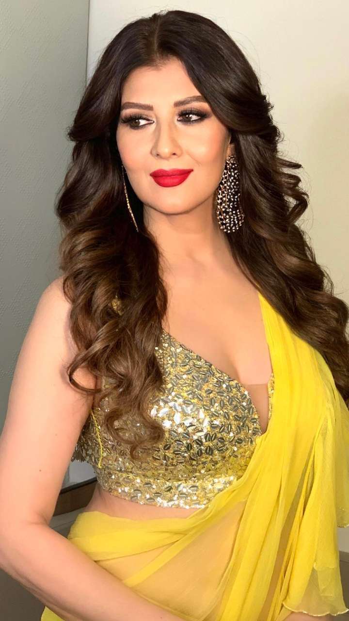 Glamorous will also be held over 65 years, try Sangeta’s ethnic appearance