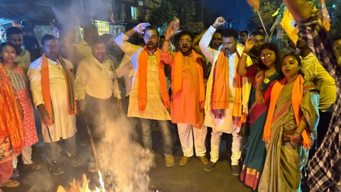 Tires were burned, traffic disrupted … BJP Yuva Morcha on the road after the Supreme Court ruling – the ruling of the Supreme Court, the Supreme Court ruling, demanded sparks BJP protests that Mamata was arrested