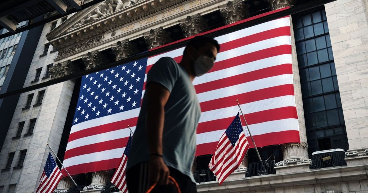 Wall Street indicators are declining with the increasing fear of expanding the trade war
