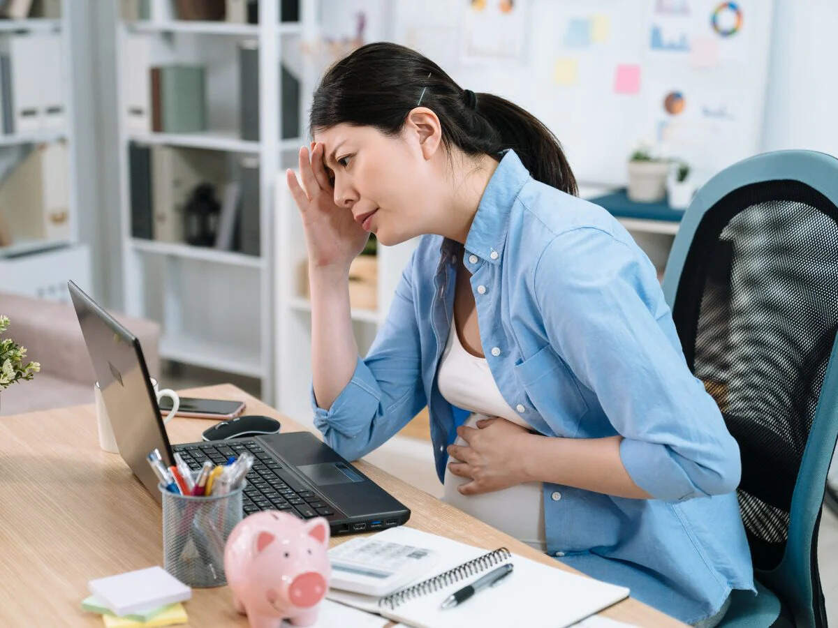 The employee gave the news about pregnancy to the female boss, tackled the work in exchange for congratulations!
