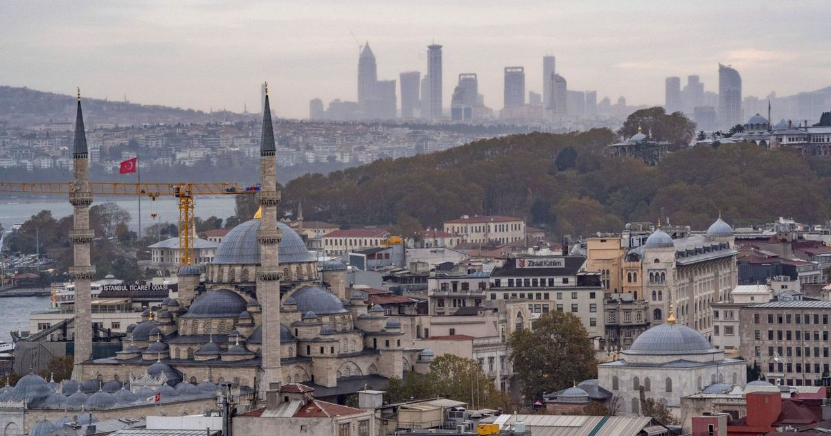 Türkiye offers its first dollar bonds in 2025 amid momentum in emerging markets
