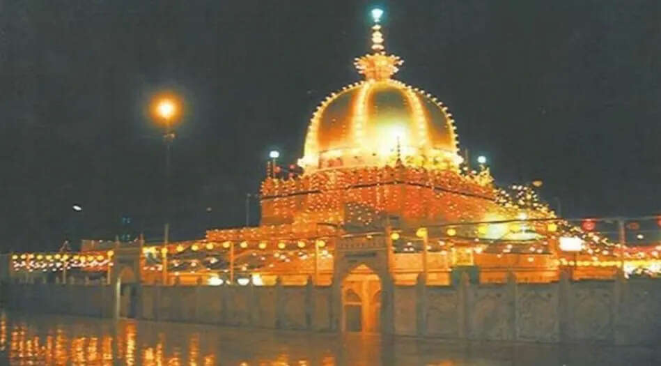 The only Dargah in the world where both Hindus and Muslims bend their heads will not be sure to watch the video