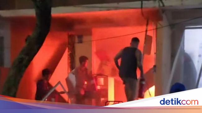 Explosion of gas tube causes house fires in calideres West Jakarta