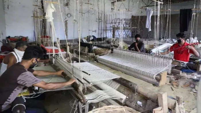 Big news for Up Weavers! If the government schemes are to be favored immediately, do this work done immediately, a new rule came – Aadhar verification compulsory for benefits for Handlam and Textile Scheme in UP