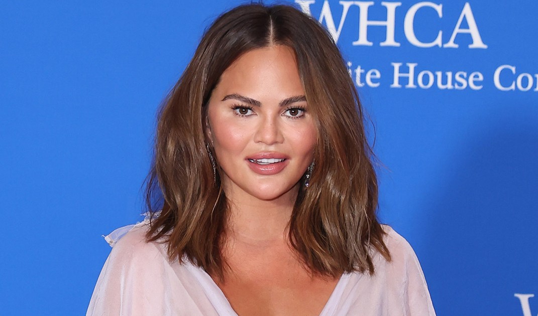 Chrissy Teigen’s Kitchen Mishap with Viral Recipe Is So Relatable – ryan