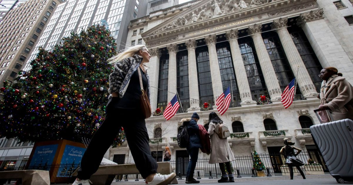 The shares of technology enterprises support Wall Street indicators before the holidays