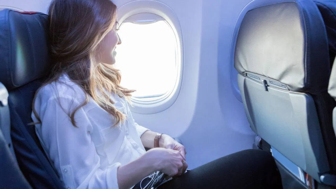 This girl goes through the plane to university, the cost of Daily is 20 thousand rupees, the story will surprise