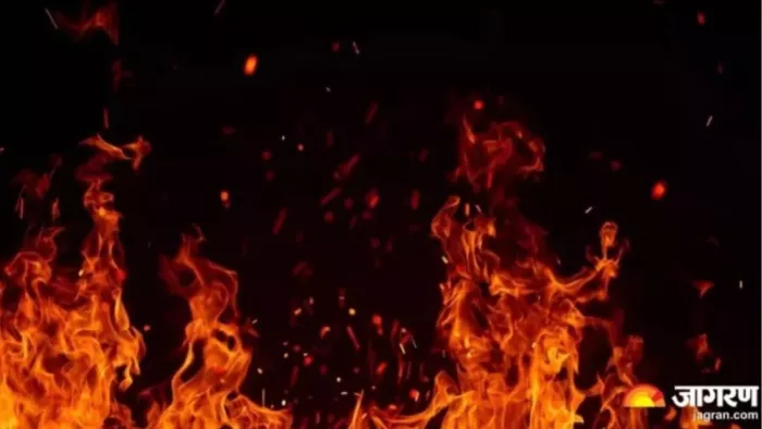 Fire burns in the Kolkata Hotel, one person dies in accident; 10 fire trucks present on -site – tragic fire in Kolkata Hotel claims one life firefighters fight to extinguish blaze
