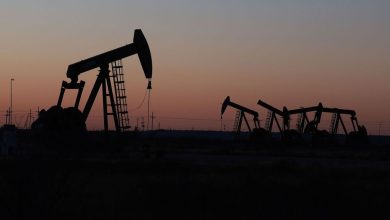 Oil prices stabilize near the lowest level in 3 weeks