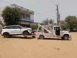 In Sikar, car brakes on Google Map, 3 cars collided with trailer, 5 lives of airbags