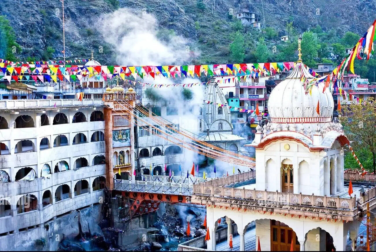 Such a temple of India where one finds proof of the furious anger of Lord Shiva! Here water is discussed without fire, the secret in the video