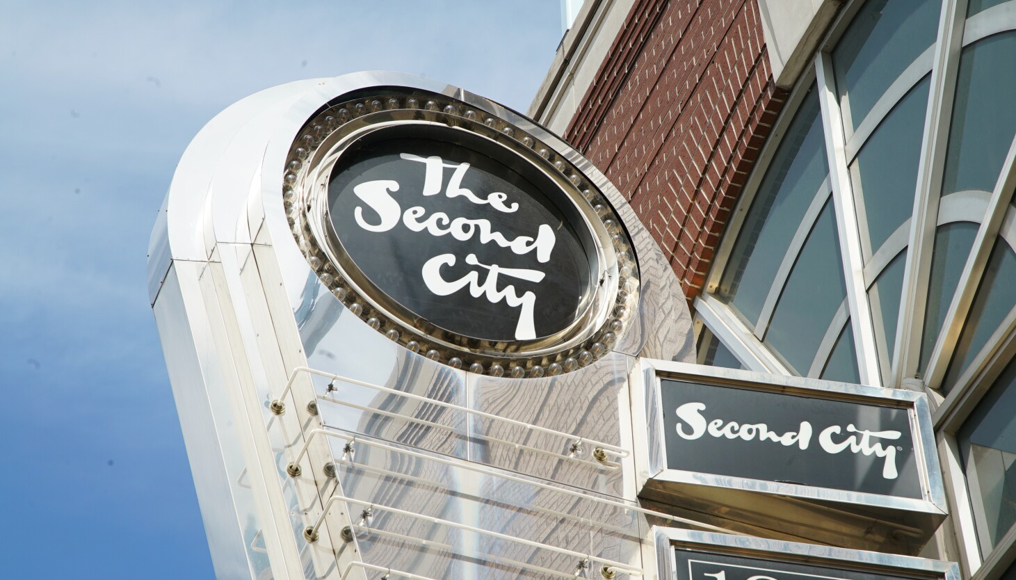 second-city-performers-threaten-strike-over-pay