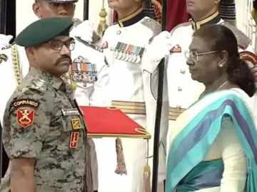 Banswara Jawan honored with Shaurya Chakra, learned in the video, he crushed Father and increased the award with damp eyes