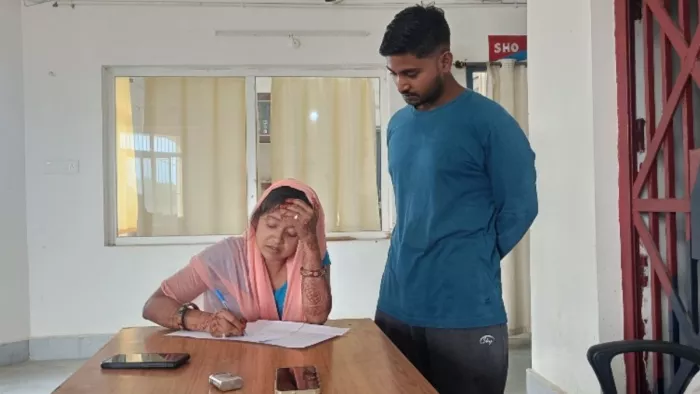 The school teacher in Bihar left the heart, husband and three children in his neighbor; Then the lover’s house took place a high suspense drama – Jamui News Mother of Three Leaves Man for Lover Police Intervence