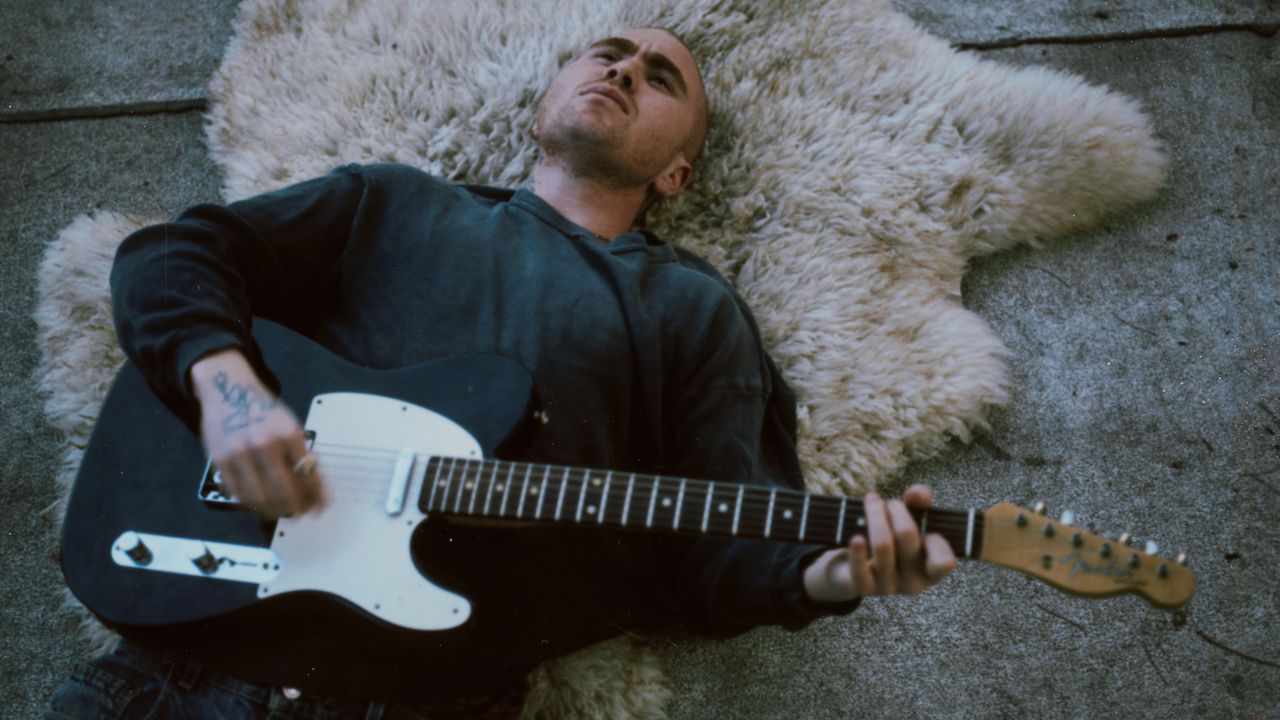 girlpool’s-awery-tucker-shares-video-for-debut-solo-single:-look-for